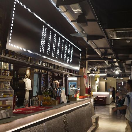 Marathon Hostel ジェノヴァ エクステリア 写真