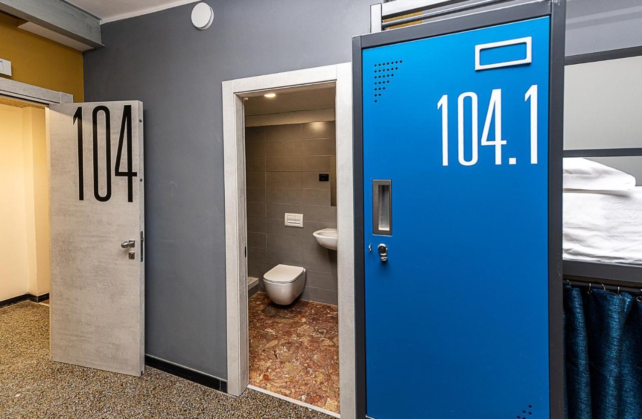 Marathon Hostel ジェノヴァ エクステリア 写真