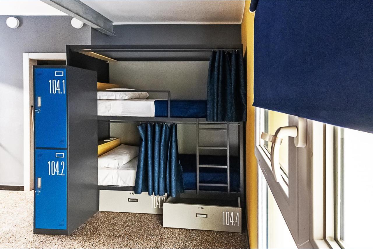 Marathon Hostel ジェノヴァ エクステリア 写真