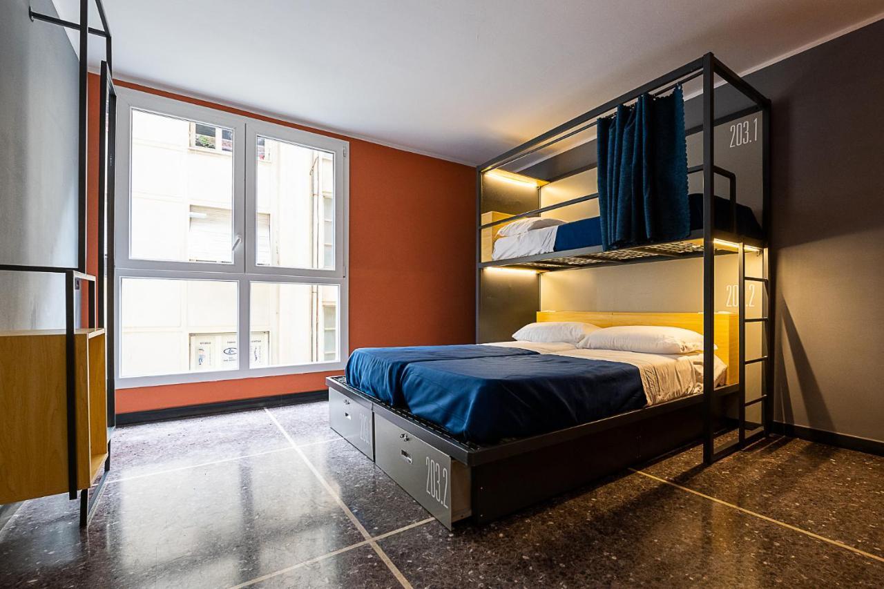 Marathon Hostel ジェノヴァ エクステリア 写真