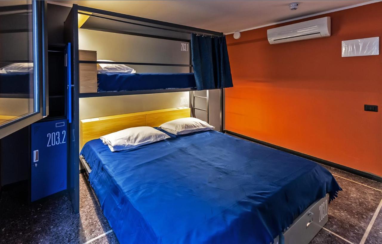 Marathon Hostel ジェノヴァ エクステリア 写真