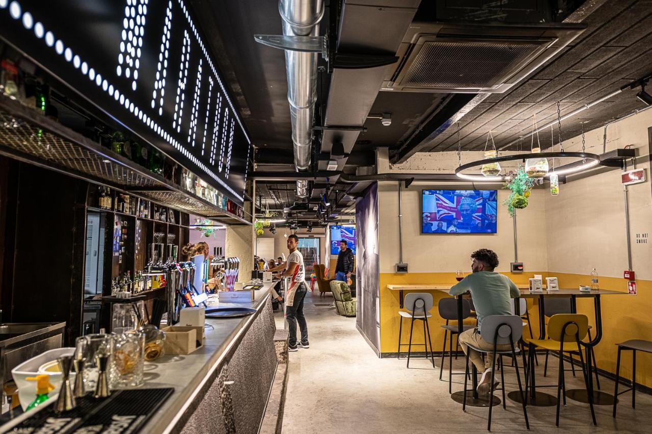 Marathon Hostel ジェノヴァ エクステリア 写真