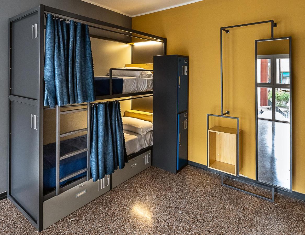 Marathon Hostel ジェノヴァ エクステリア 写真