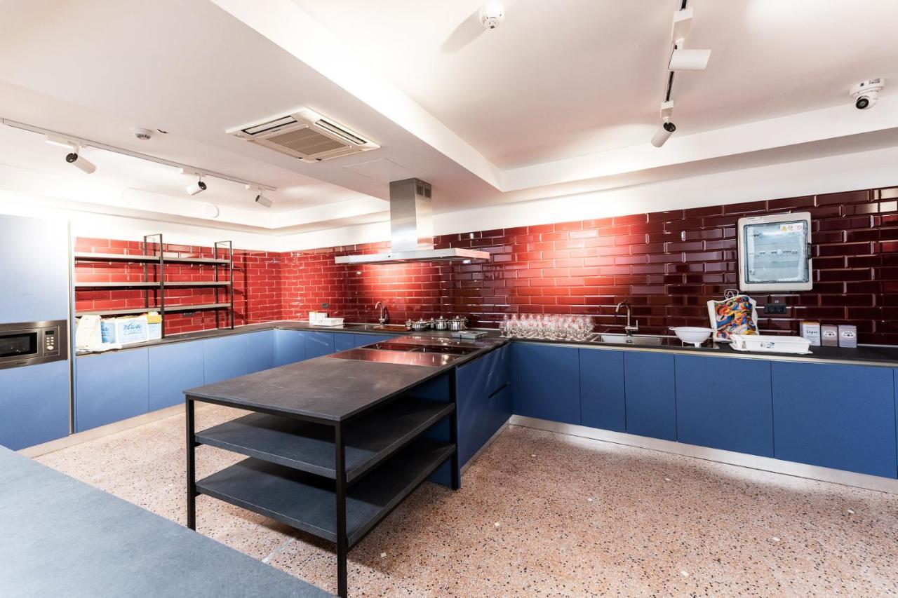 Marathon Hostel ジェノヴァ エクステリア 写真