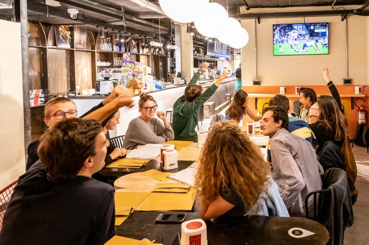 Marathon Hostel ジェノヴァ エクステリア 写真