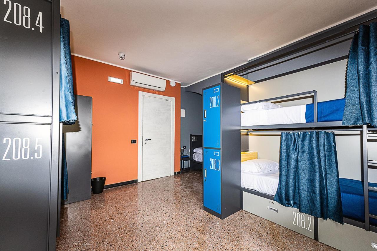 Marathon Hostel ジェノヴァ エクステリア 写真
