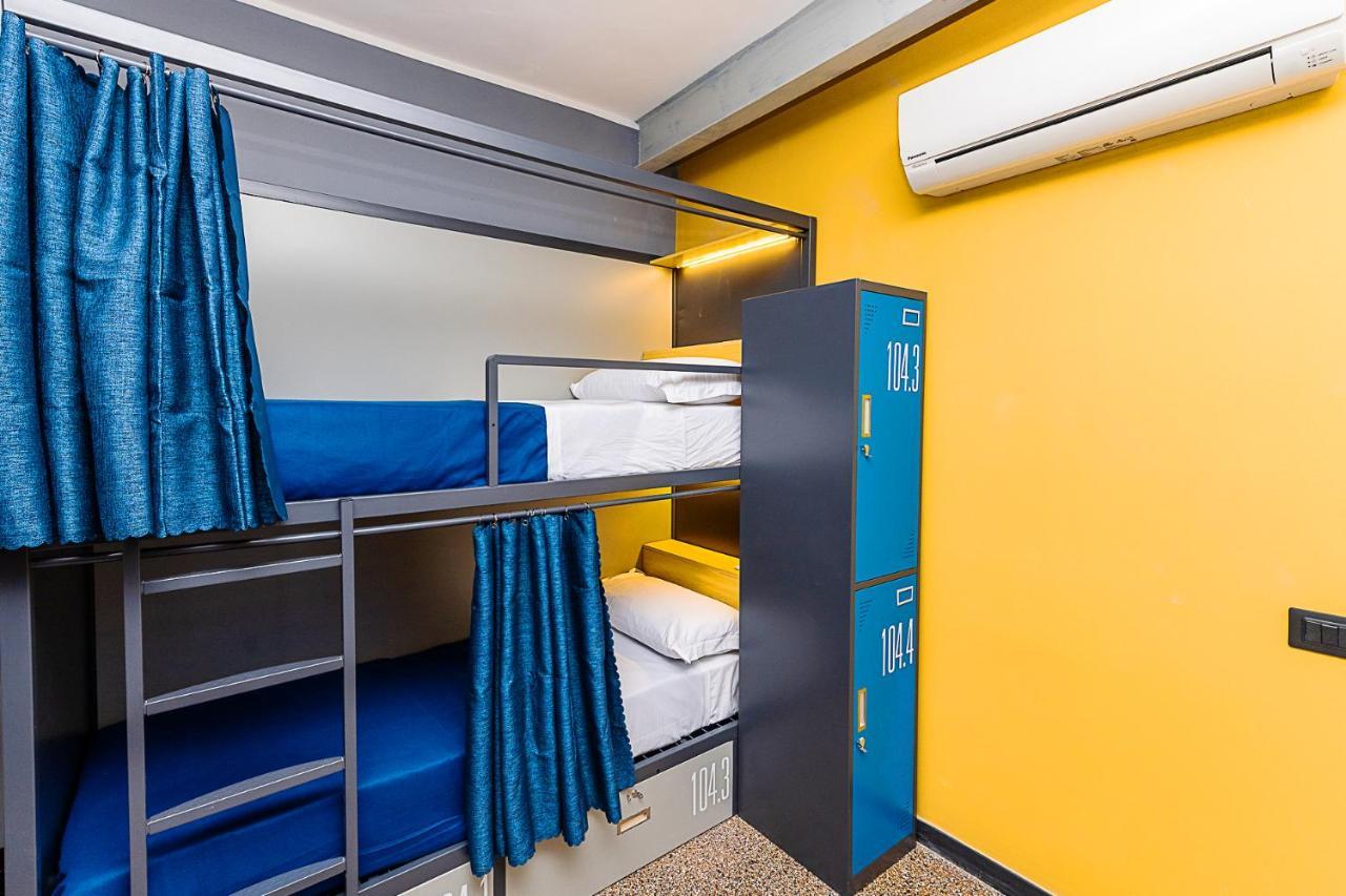 Marathon Hostel ジェノヴァ エクステリア 写真